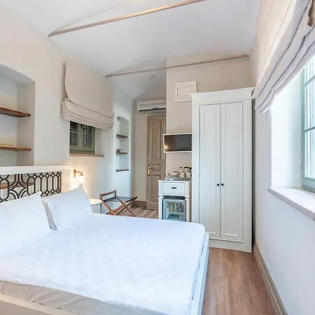 Elia Cunda By Ortunc Ayvalı